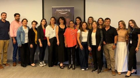 Dra. Cynthia Dabed perfecciona técnica de atención en B-learning de Alineadores KeepSmiling