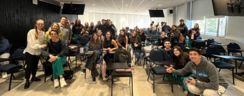 Ortodoncistas de Fundación Gantz realizaron clase a alumnos de Odontología de la Universidad del Desarrollo