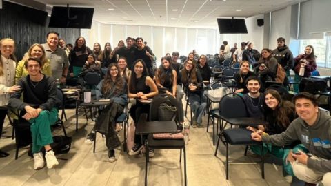 Ortodoncistas de Fundación Gantz realizaron clase a alumnos de Odontología de la Universidad del Desarrollo