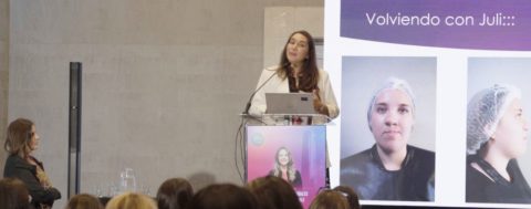 Dra. Erin Balocchi presenta caso clínico de paciente de Fundación Gantz en congreso internacional de medicina estética